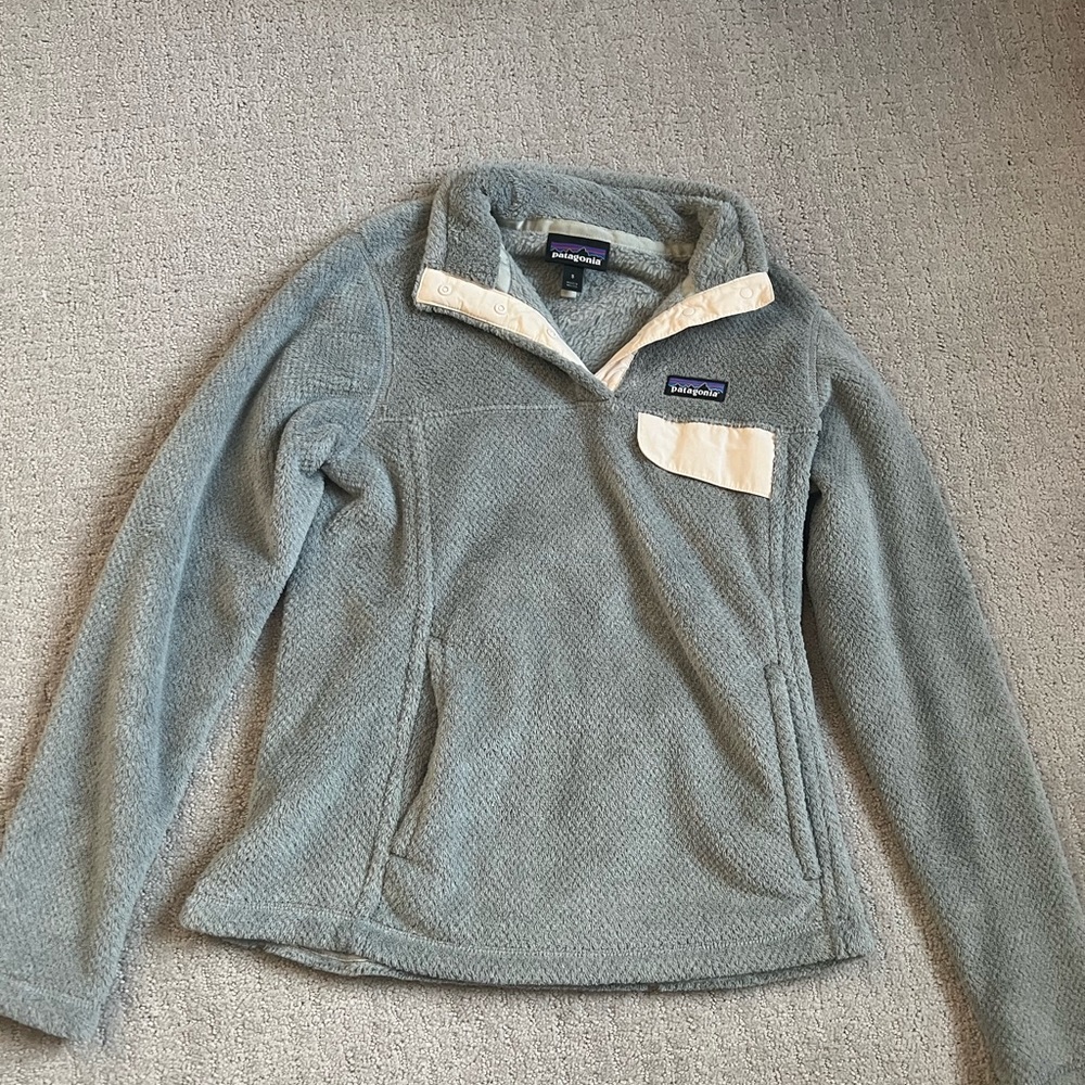 Fluffy Grey patagonia sweatshirt